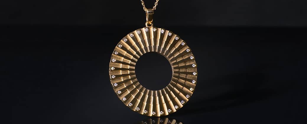 SI Simbolo Vita 18 carat Yellow Gold 32 Diamonds - The most Powerful Jewelry in the World