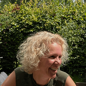 Carla Broekhuizen Business Medium Paragnost
